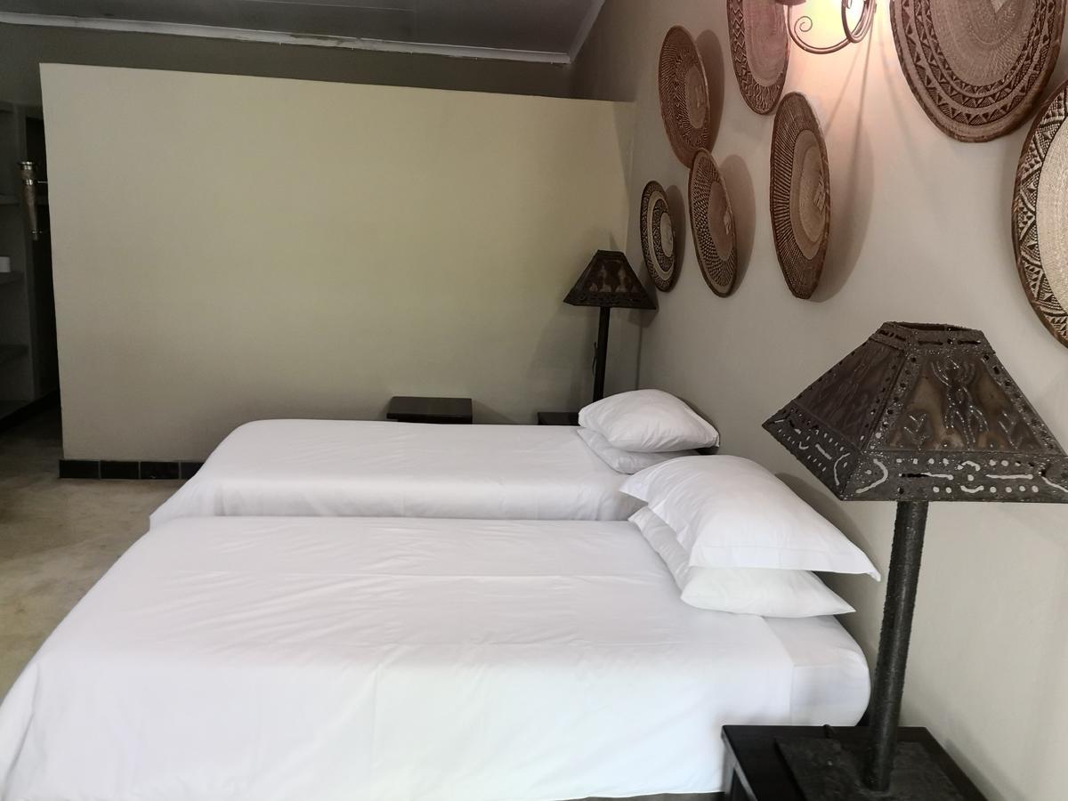 Touch Of Africa Lodge Lanseria Buitenkant foto